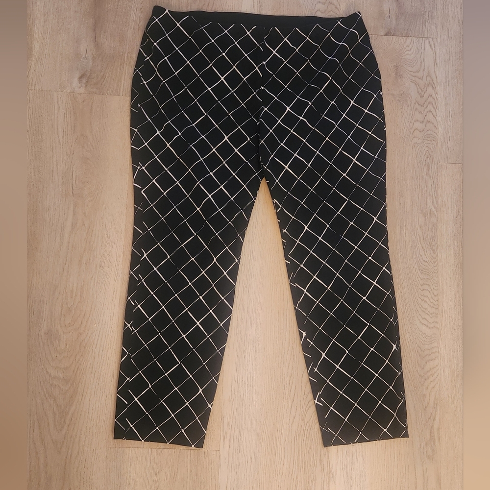 Alfani Woman's 18W Cropped Pants With White Pattern On Black